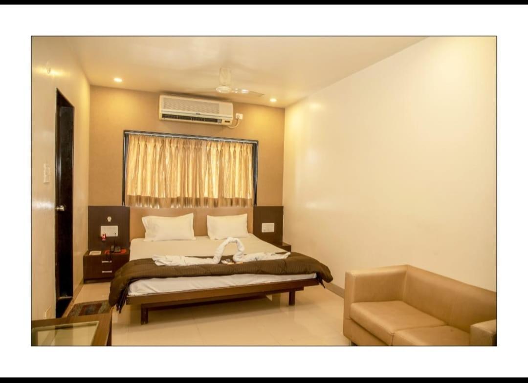 Hotel Sangram Palace Shirur Exterior foto